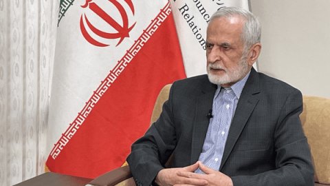 استشهاد  كمال خرازي متأثراً بجراحه جراء 