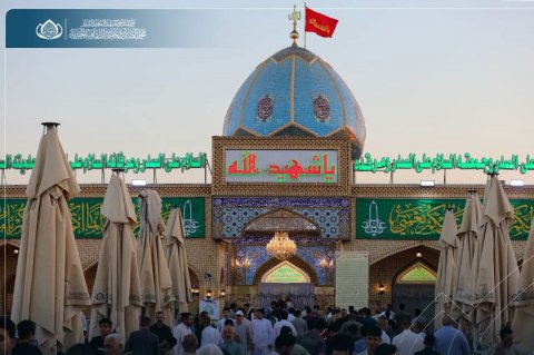 مرقد الشهيد الصدر ونجليه يكتسي ببهجة عيد الغدير ويستقبل جموع