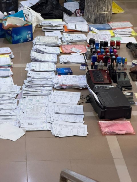القضاء: القبض على عدد من موظفي بلدية الناصرية ومعقبين ضبطت ب