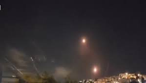 اعلام ايراني : الدفاعات الجوية تتصدى لاهداف معادية في طهران