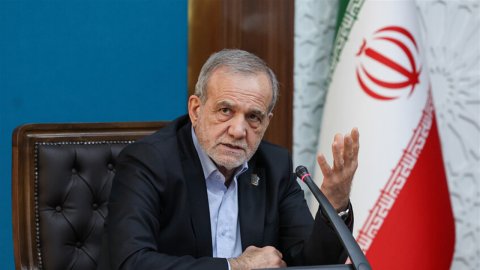 الرئيس الإيراني: مذكرة التفاهم مع أمريكا ستكون محور علاقاتنا