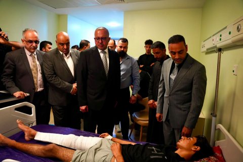 نائب محافظ البصرة  يتفقد الحالة الصحية  لمصابي حادث زوار الأ