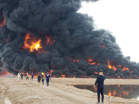 الدفاع المدني تحكم السيطرة على حريق في حقل الأحدب النفطي بوا