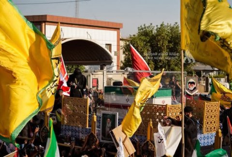 انطلاق تشييع جثمان الشهيد علي خامنئي باتجاه مرقد الامام علي 