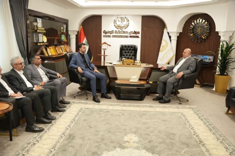 رئيس مجلس محافظة البصرة يبحث مع  القنصل الايراني تعزيز التعا
