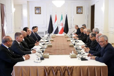 الرئيسان آميدي وبزشكيان يؤكدان ضرورة إنهاء الحروب ووقف الأزمات عبر الحوار والدبلوماسية